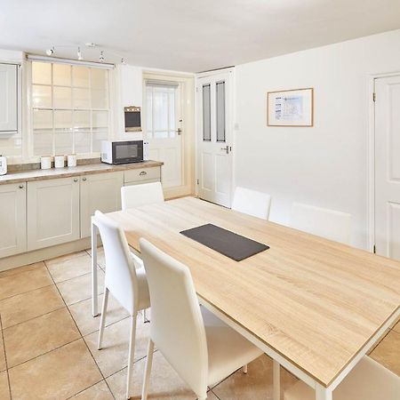 Host & Stay - Princess Place Townhouse 휫비 외부 사진