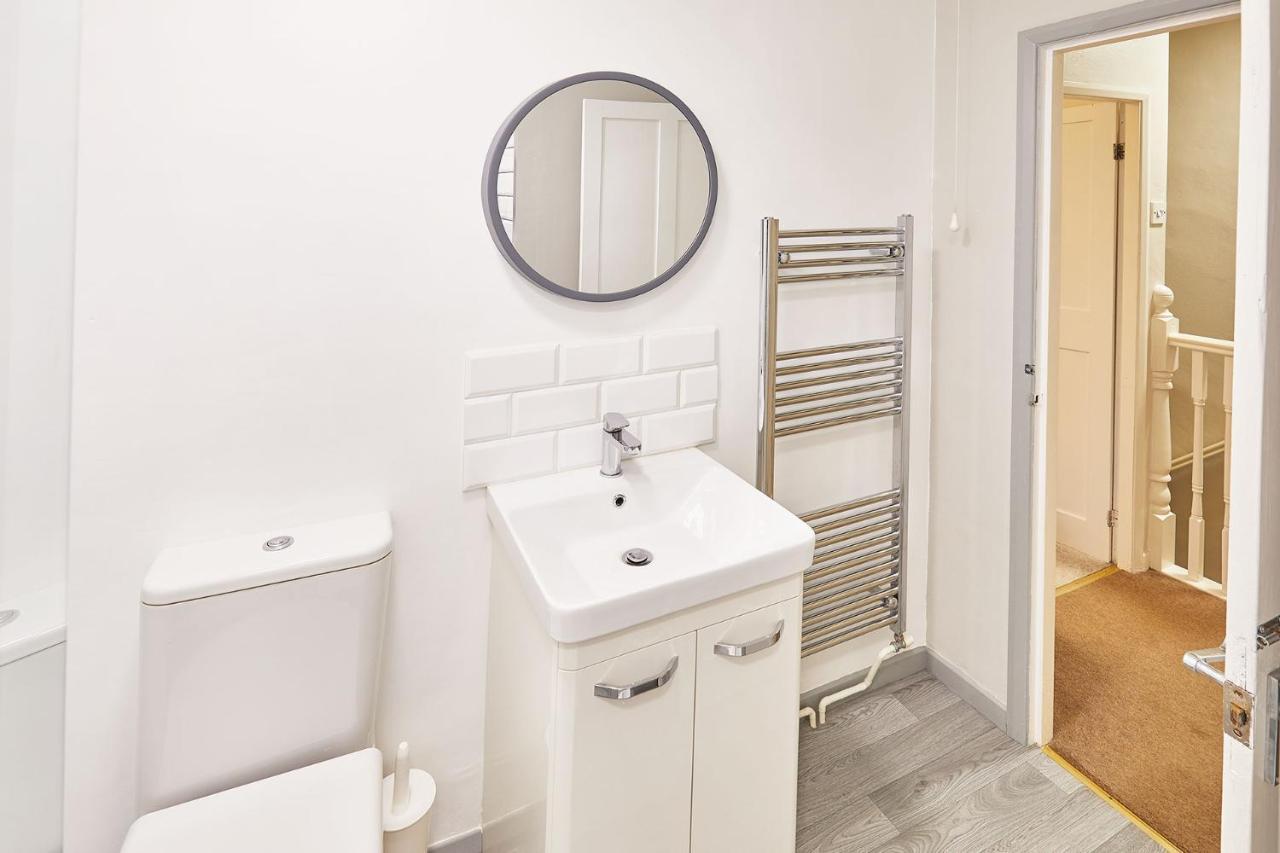 Host & Stay - Princess Place Townhouse 휫비 외부 사진