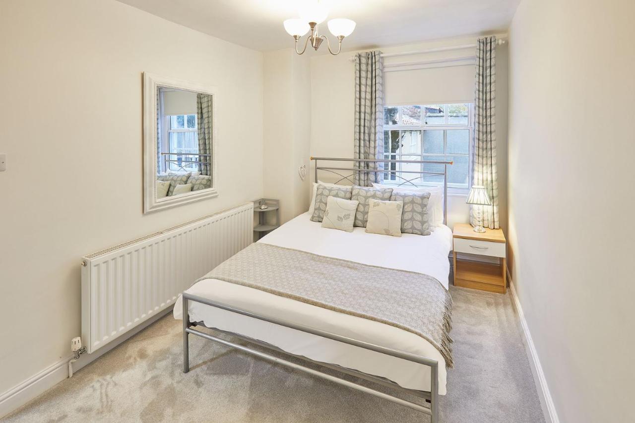 Host & Stay - Princess Place Townhouse 휫비 외부 사진